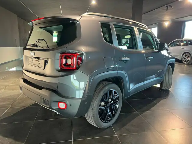 Jeep Renegade view 4