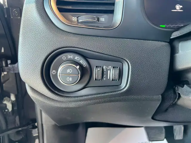 Jeep Renegade view 18