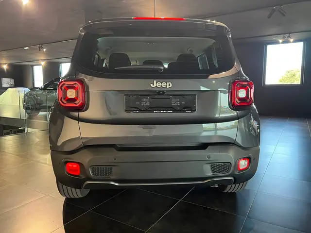 Jeep Renegade view 5