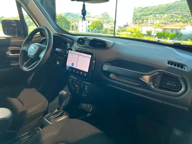 Jeep Renegade view 23