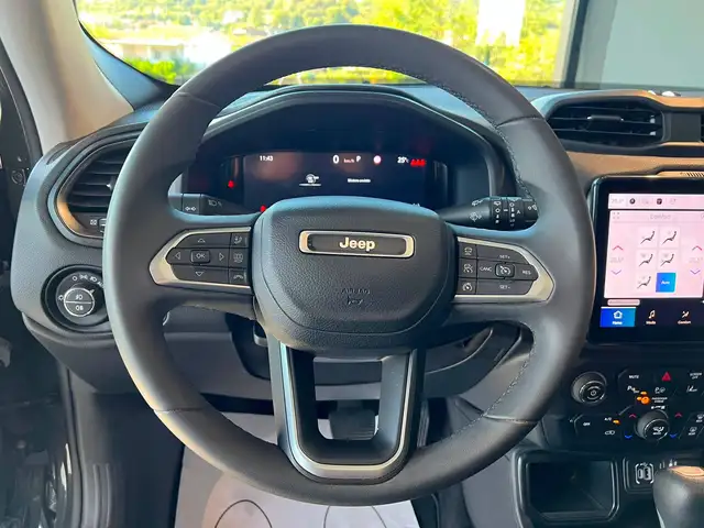 Jeep Renegade view 22