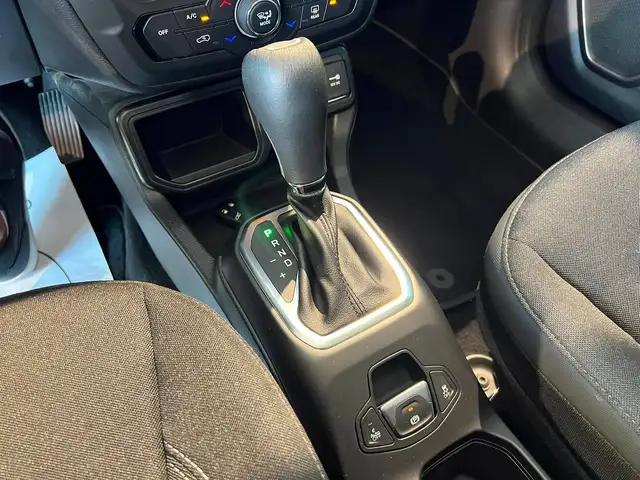 Jeep Renegade view 20