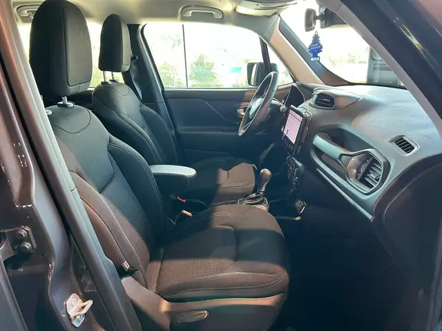 Jeep Renegade view 25