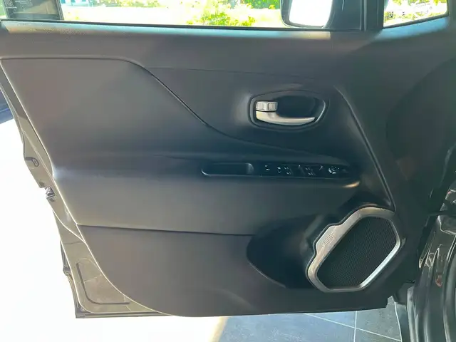 Jeep Renegade view 16