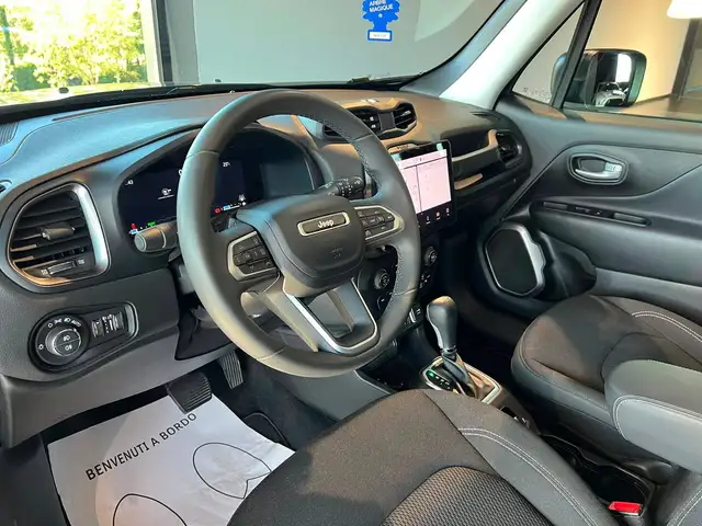 Jeep Renegade view 6