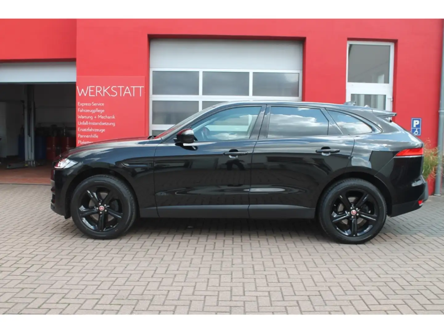 Jaguar F-Pace Prestige 3.0 AWD AHK 20'' Black PDC Meridian Schwarz - 2
