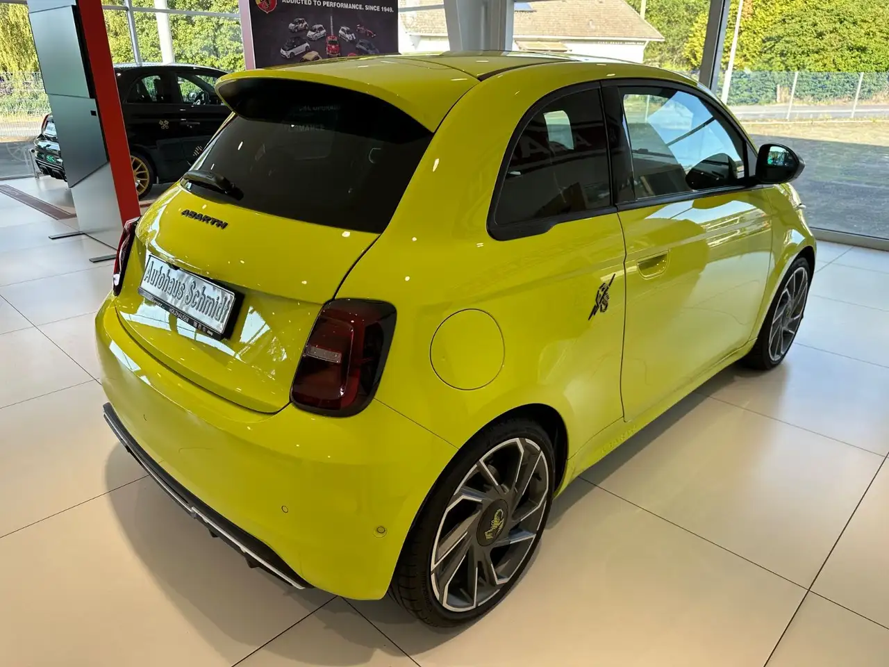 Abarth 500e 2023 — фото 8