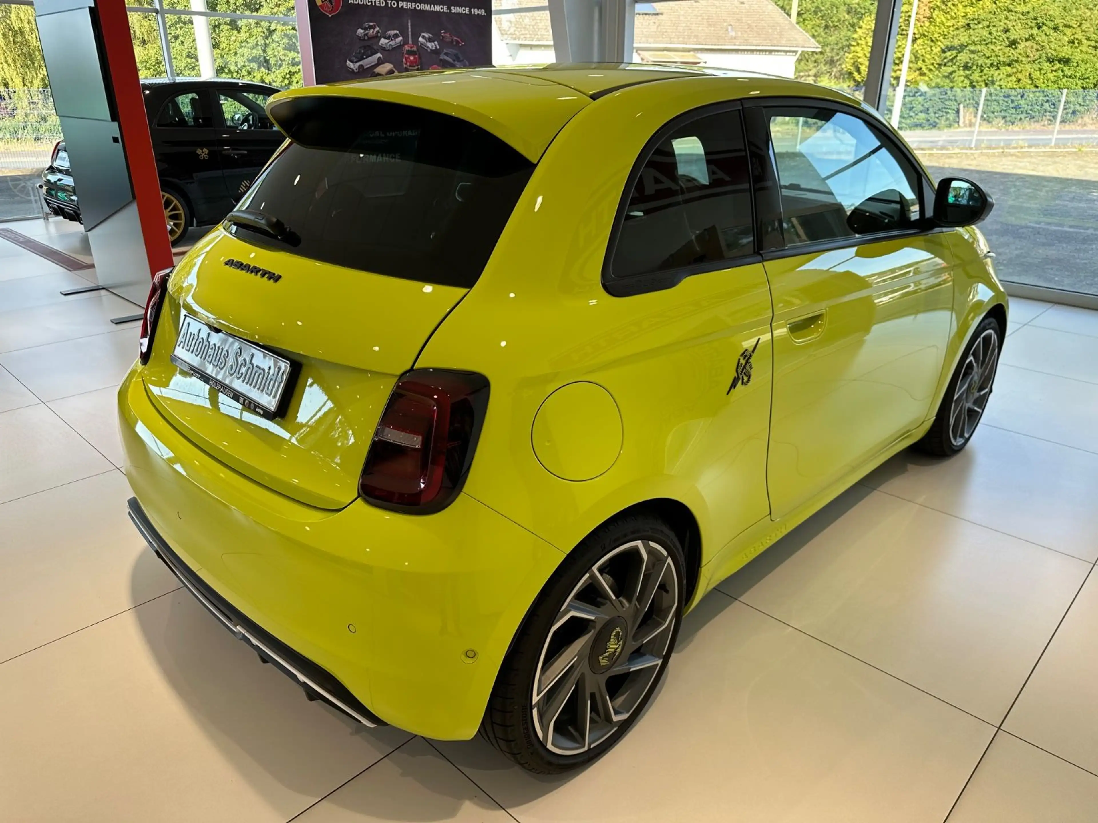 Abarth 500e Scorpionissima — photo 8