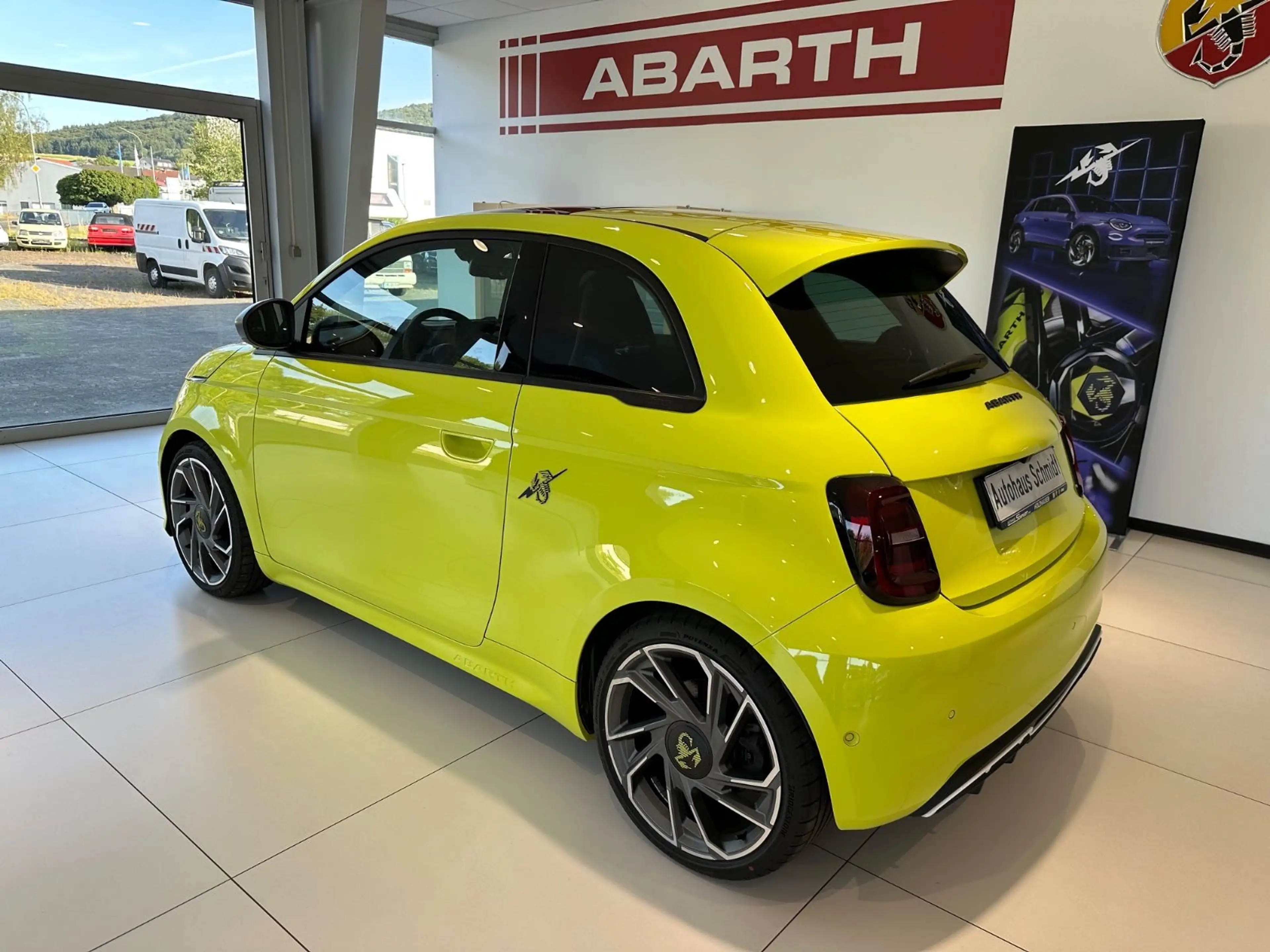 Abarth 500e Scorpionissima — photo 6