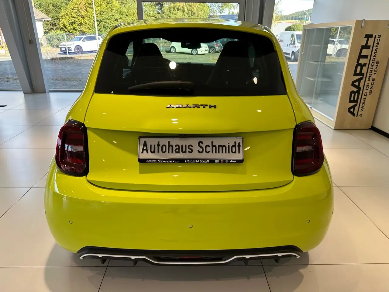Abarth 500e 2023 — фото 7