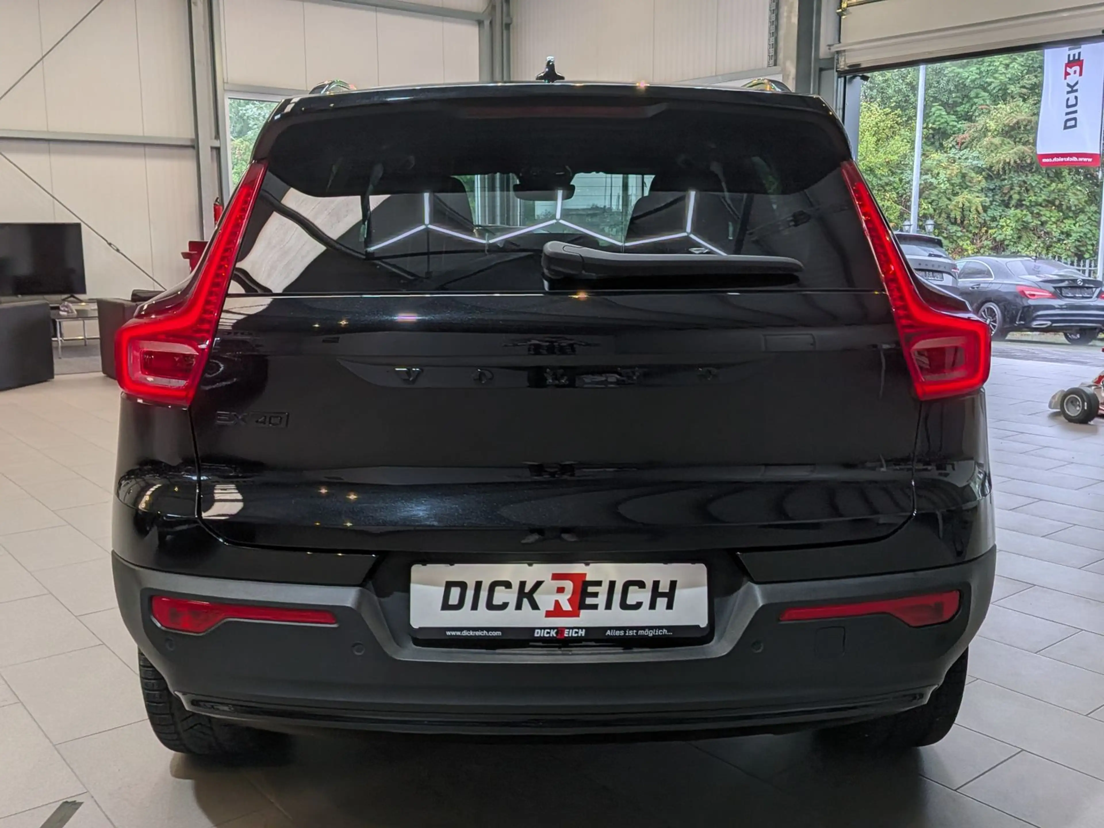 Volvo EX40 Extended Range Plus Black AHK 360° SoH100% — photo 5