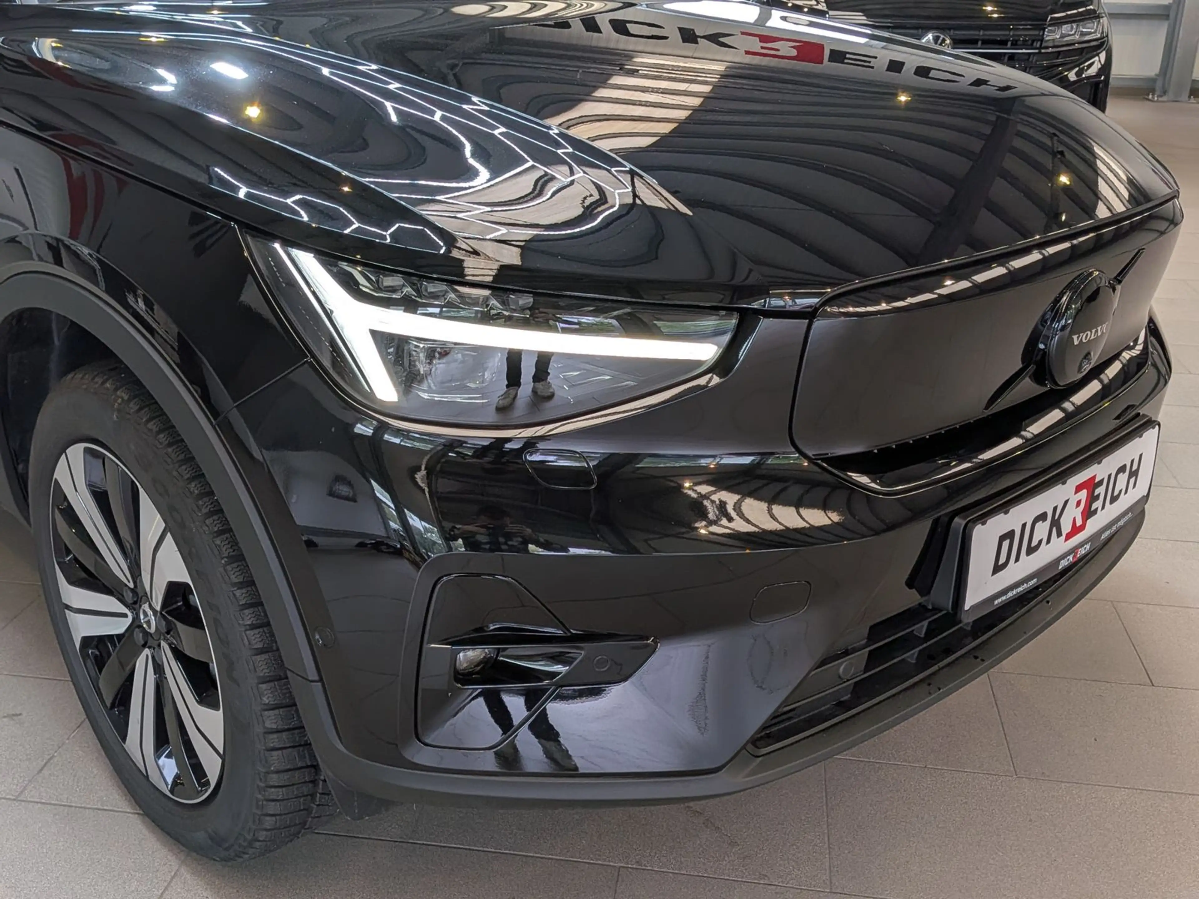 Volvo EX40 Extended Range Plus Black AHK 360° SoH100% — photo 10