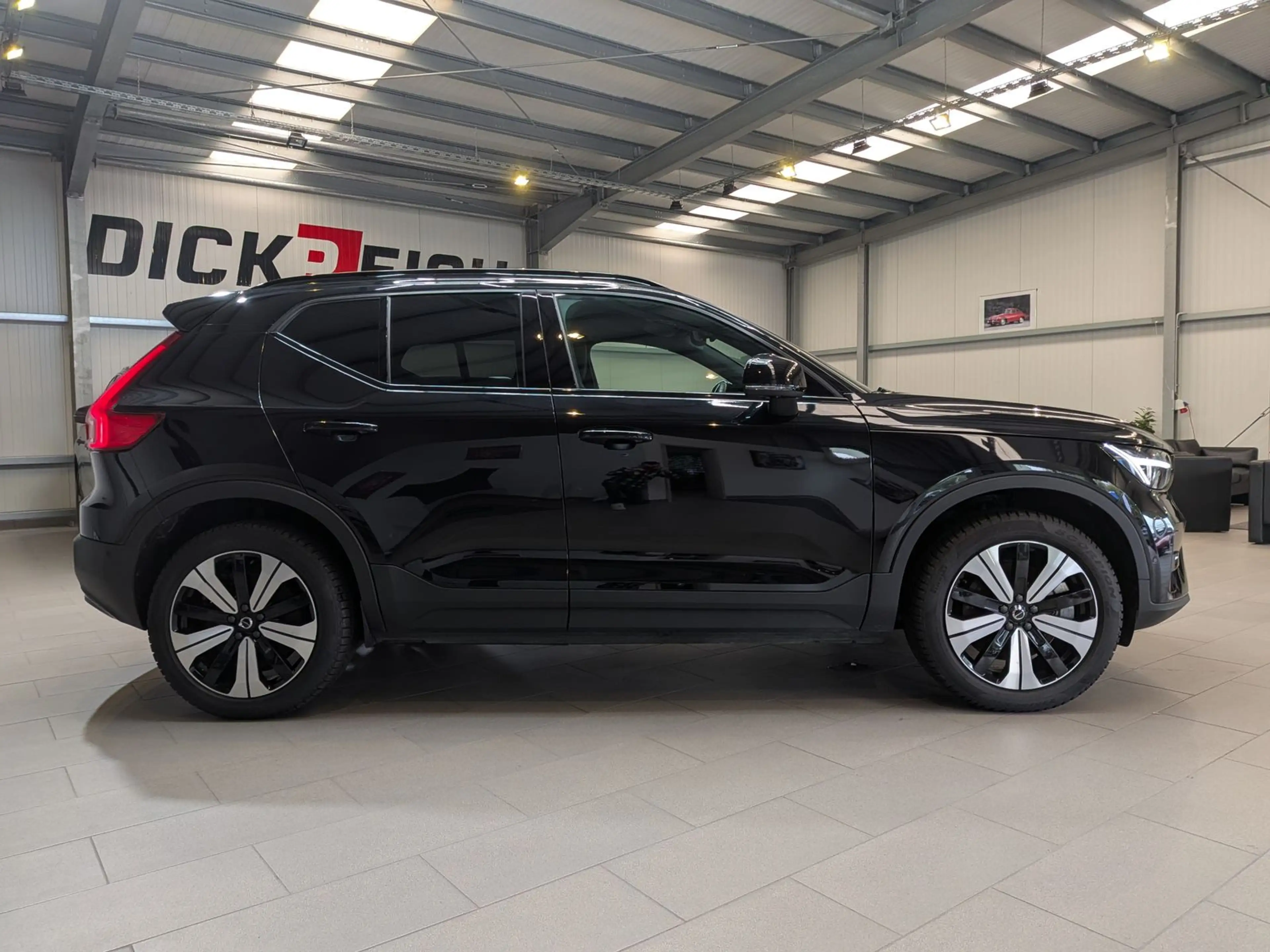 Volvo EX40 Extended Range Plus Black AHK 360° SoH100% — photo 3