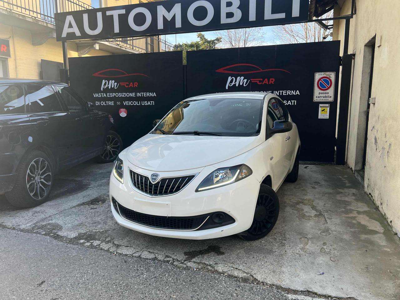 Lancia Ypsilon 1.0 FireFly 5 porte S&S Hybrid Ecochic Silver