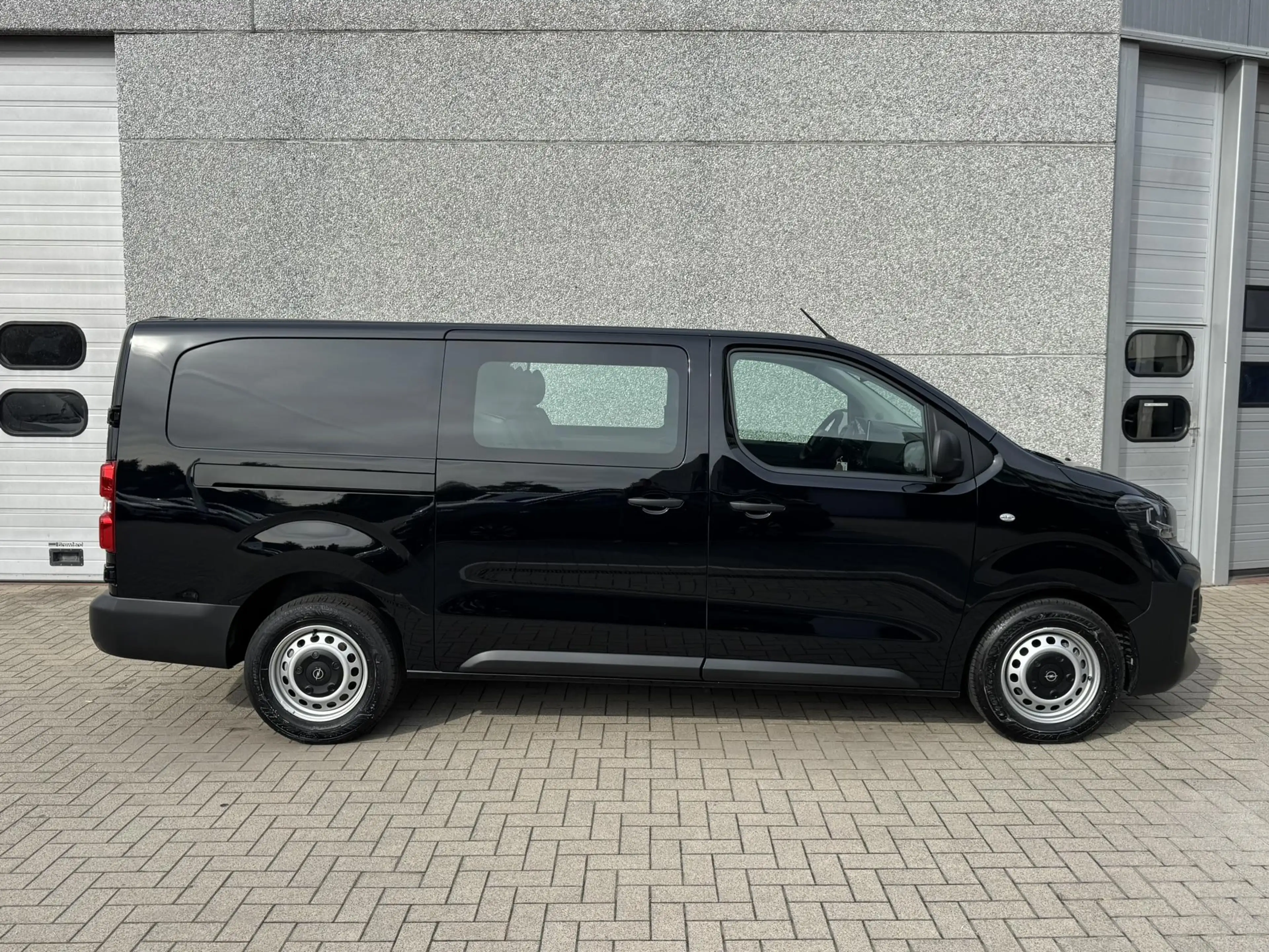 Opel Vivaro 2.2TD 150PK AUT. DUB CAB 6 ZIT CAMERA/CARPLAY/PARK — photo 2