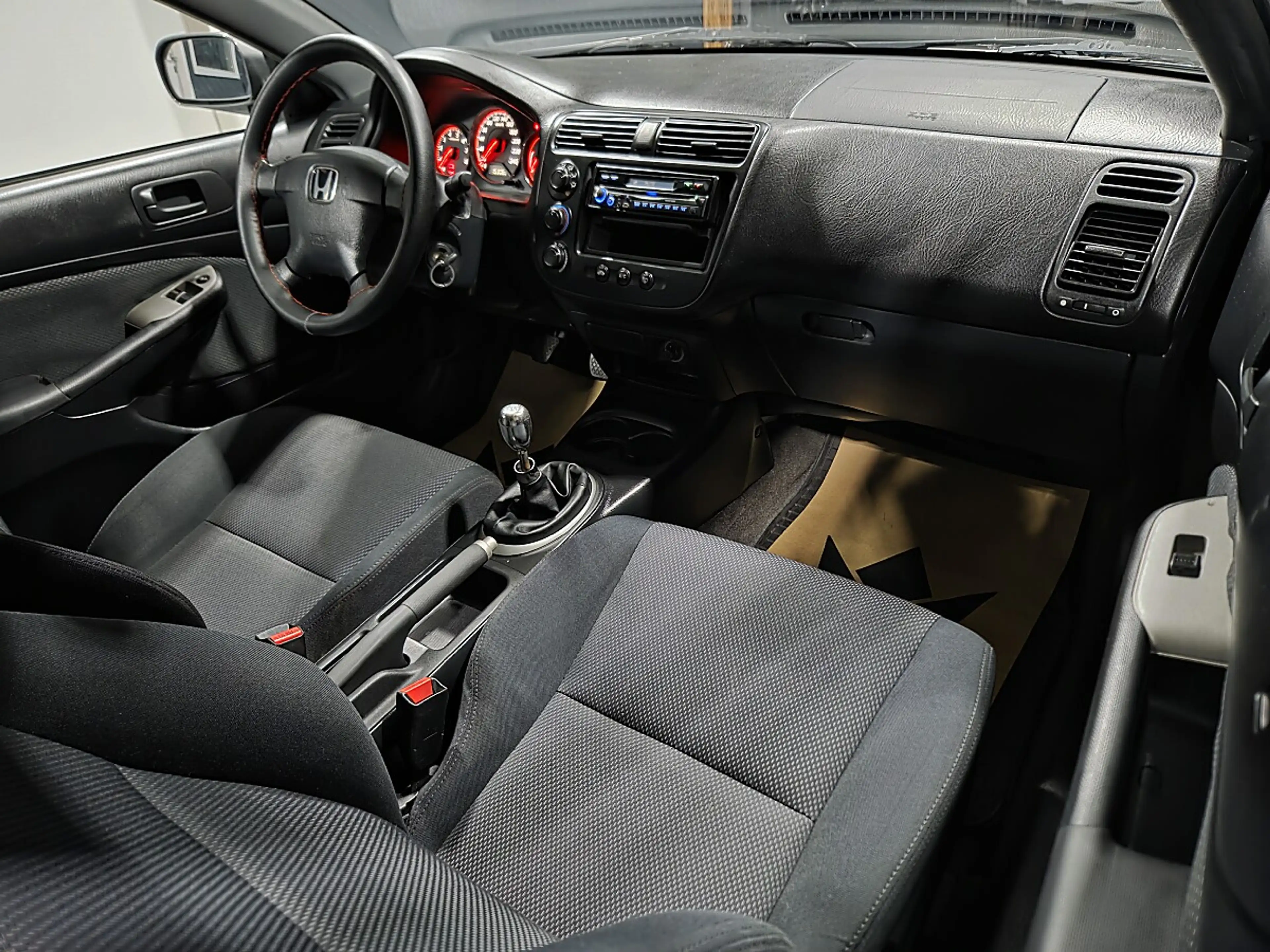 Honda Civic — photo 14
