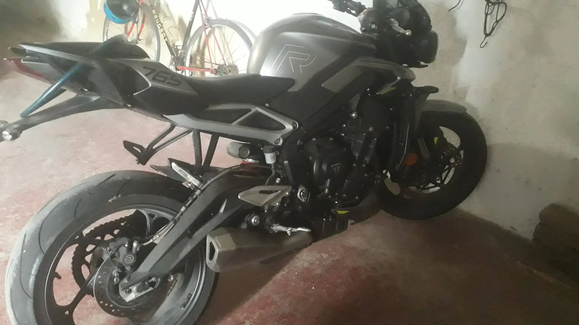 Triumph Street Triple 765 R Gris - 2