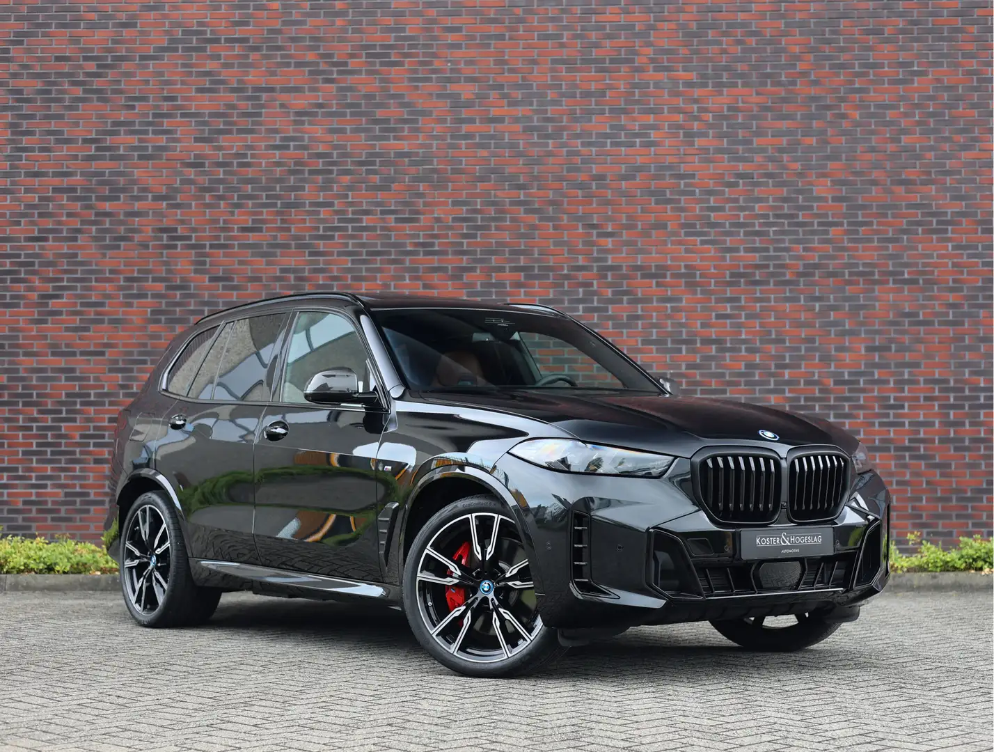 BMW X5 50e xDrive | M Sport Pro - Tartufo - Sky Lounge - Zwart - 1