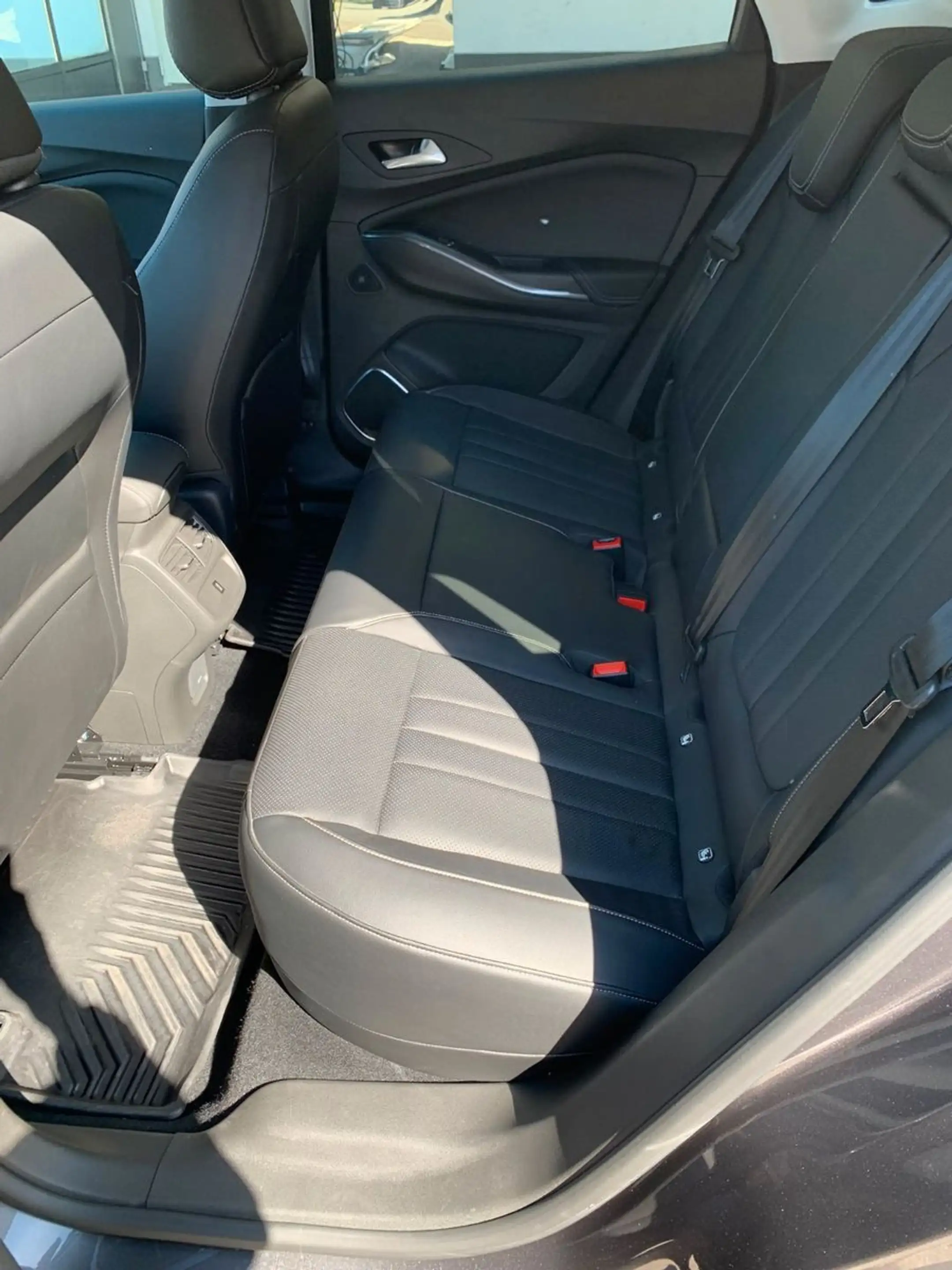 Opel Grandland X Ultim. PluginHybrid 4 300PS 520NM — photo 13