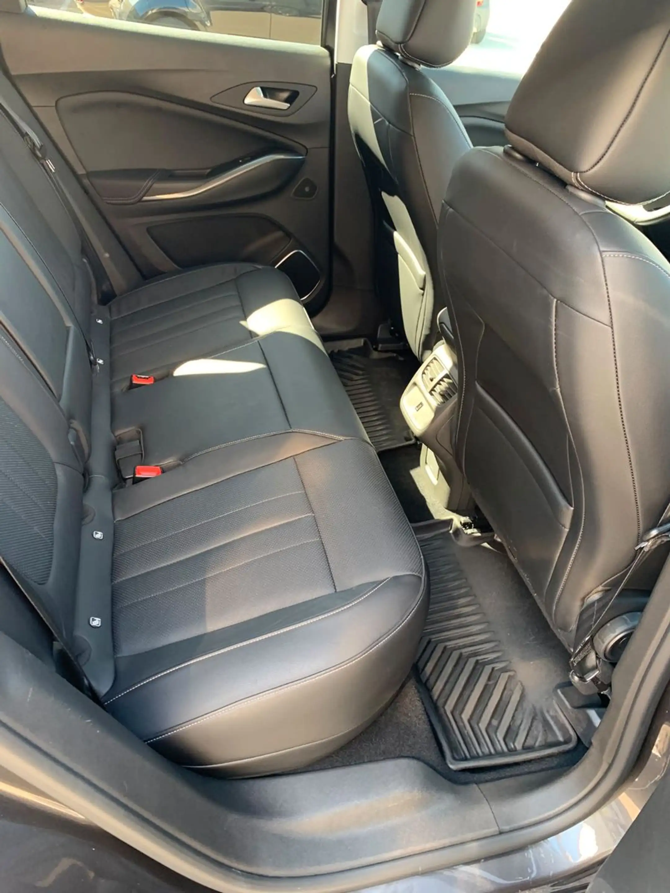 Opel Grandland X Ultim. PluginHybrid 4 300PS 520NM — photo 15