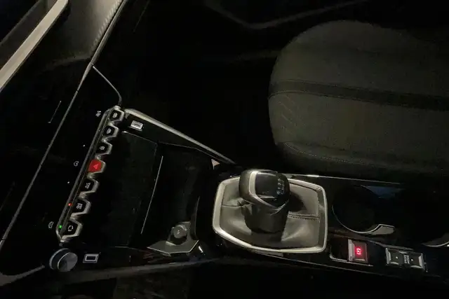 Peugeot 208 view 14
