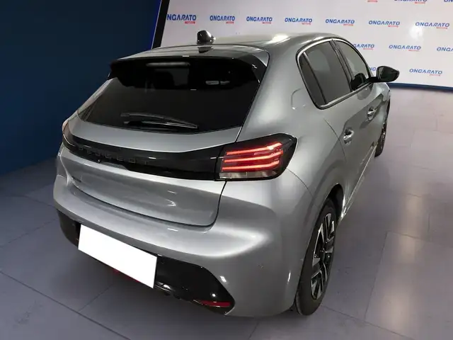 Peugeot 208 view 4