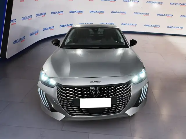 Peugeot 208 view 2