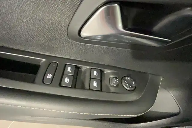Peugeot 208 view 15
