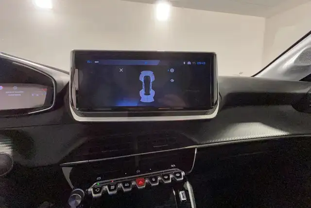 Peugeot 208 view 10