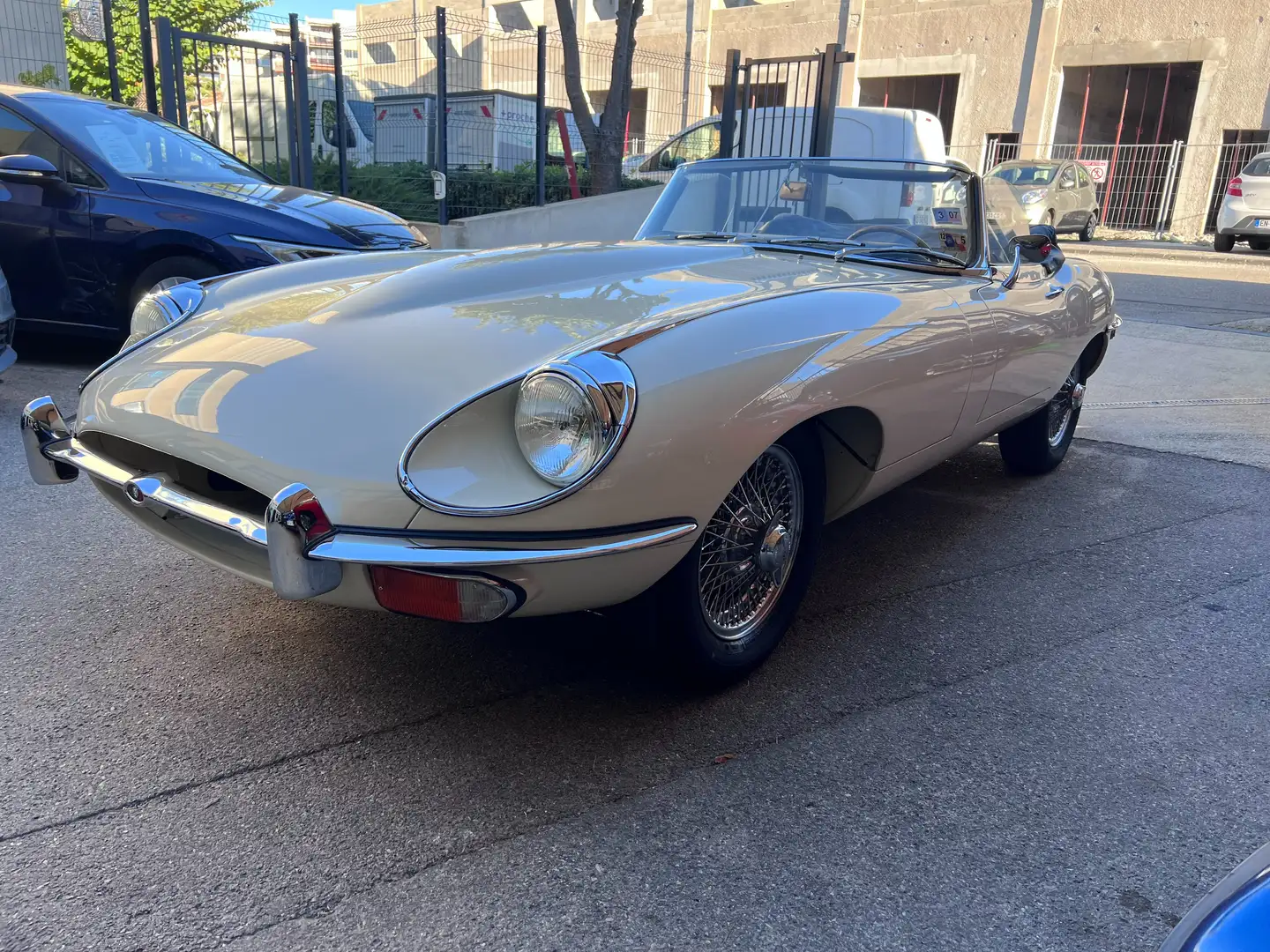 Jaguar E-Type Beige - 1