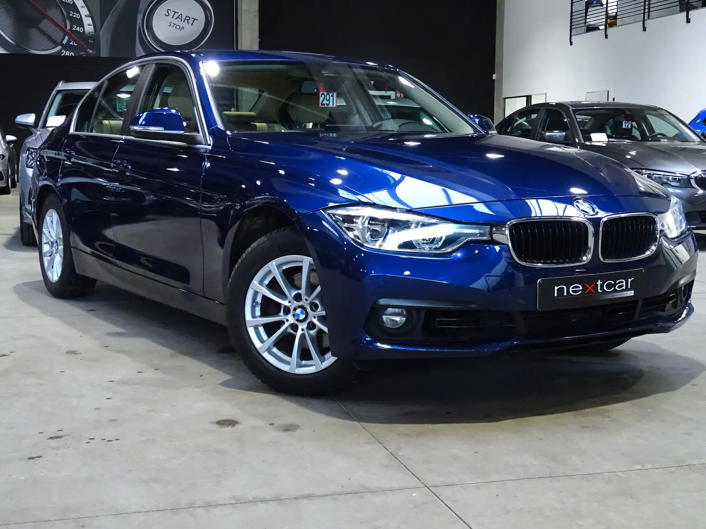 BMW 318 i Berline *CUIR-FULL LED-NAVI PRO-CRUISE-PARKING* Blauw - 2