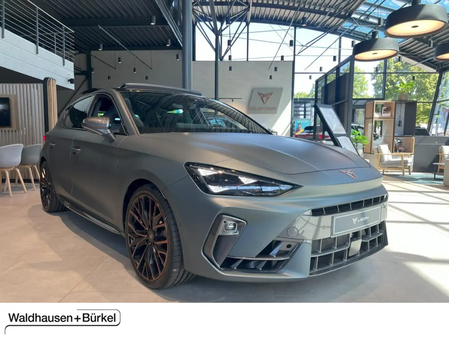 CUPRA Leon VZ 2.0 TSI ACC+PANO+RFK+NAVI+LED+PDC+SHZ+ Klima Grau - 1