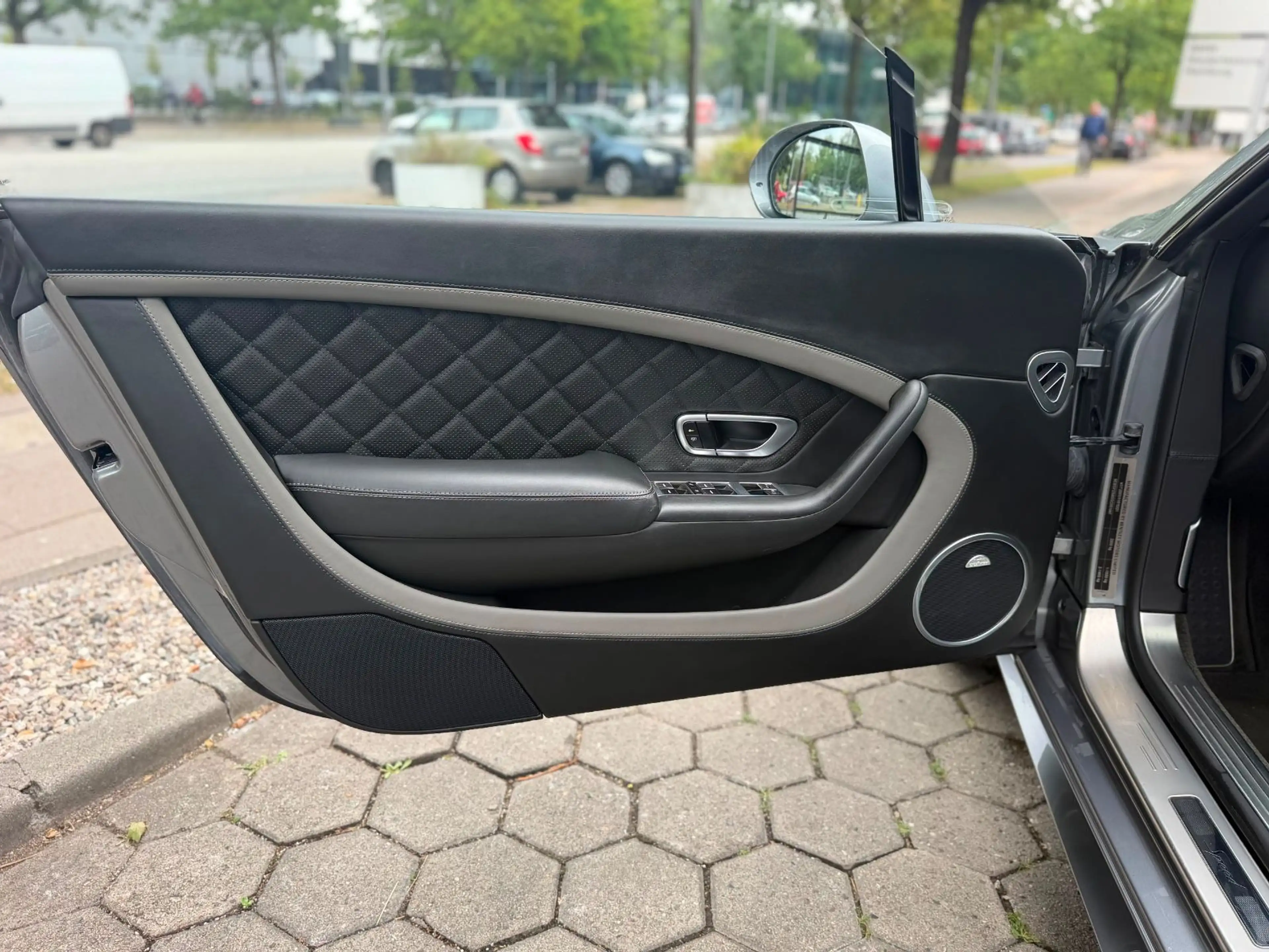 Bentley Continental GTC Speed*Naim*Keramik*Scheckheft* — photo 14