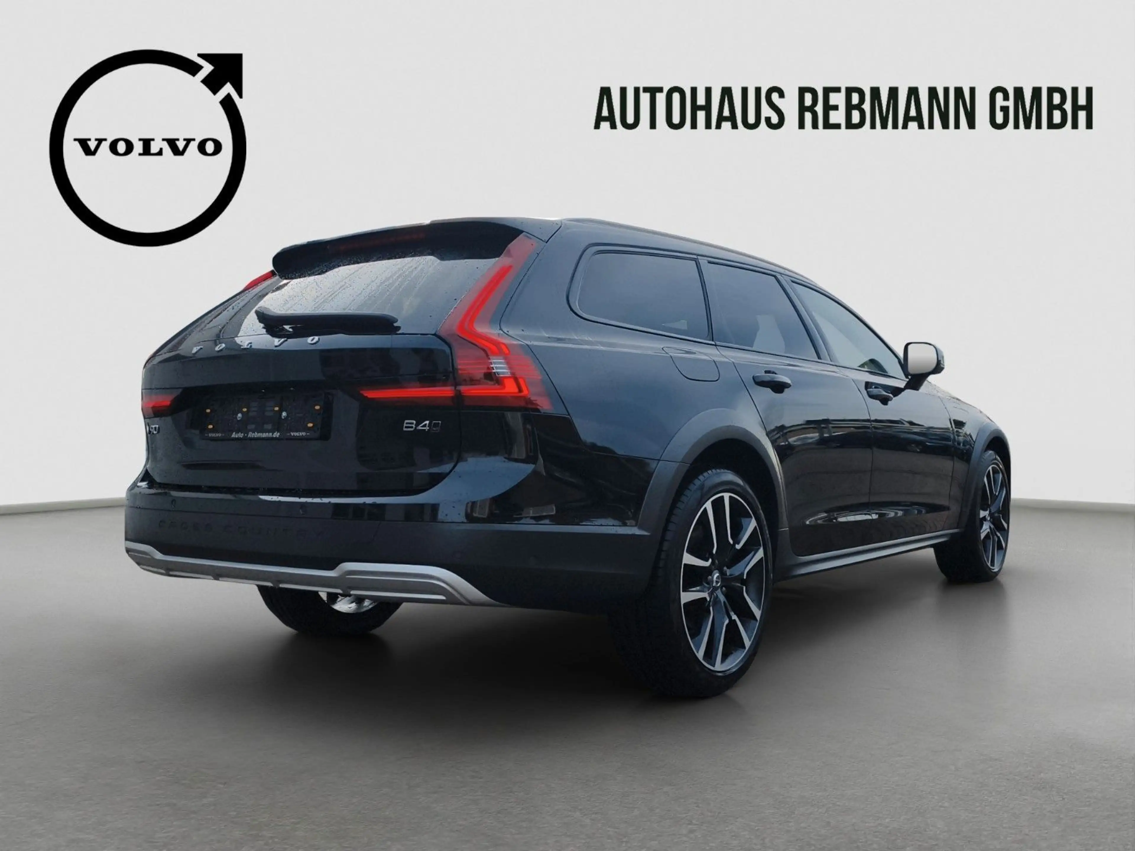 Volvo V90 Cross Country V90 B4 Cross Country Plus AWD — photo 11