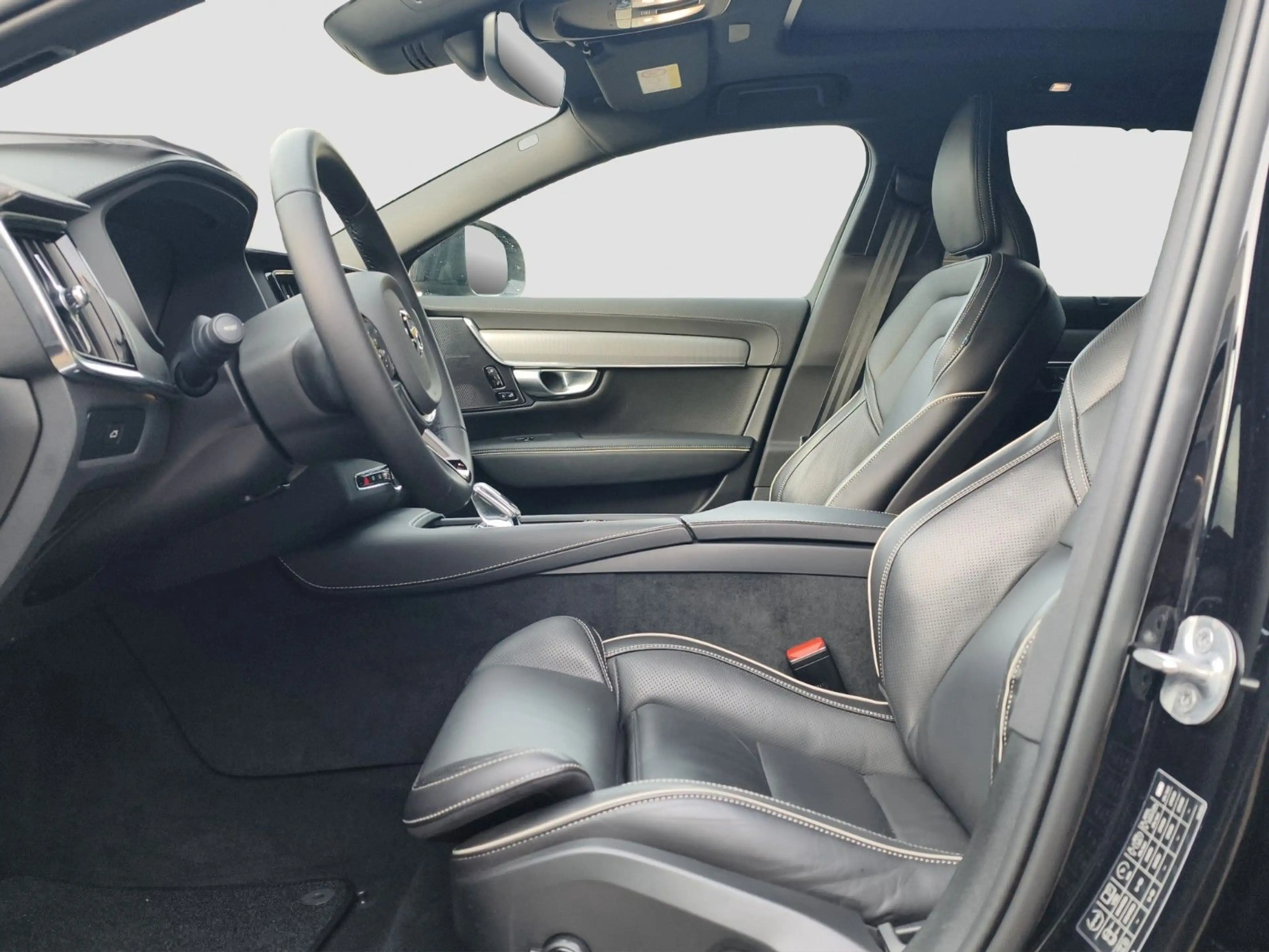 Volvo V90 Cross Country V90 B4 Cross Country Plus AWD — photo 14