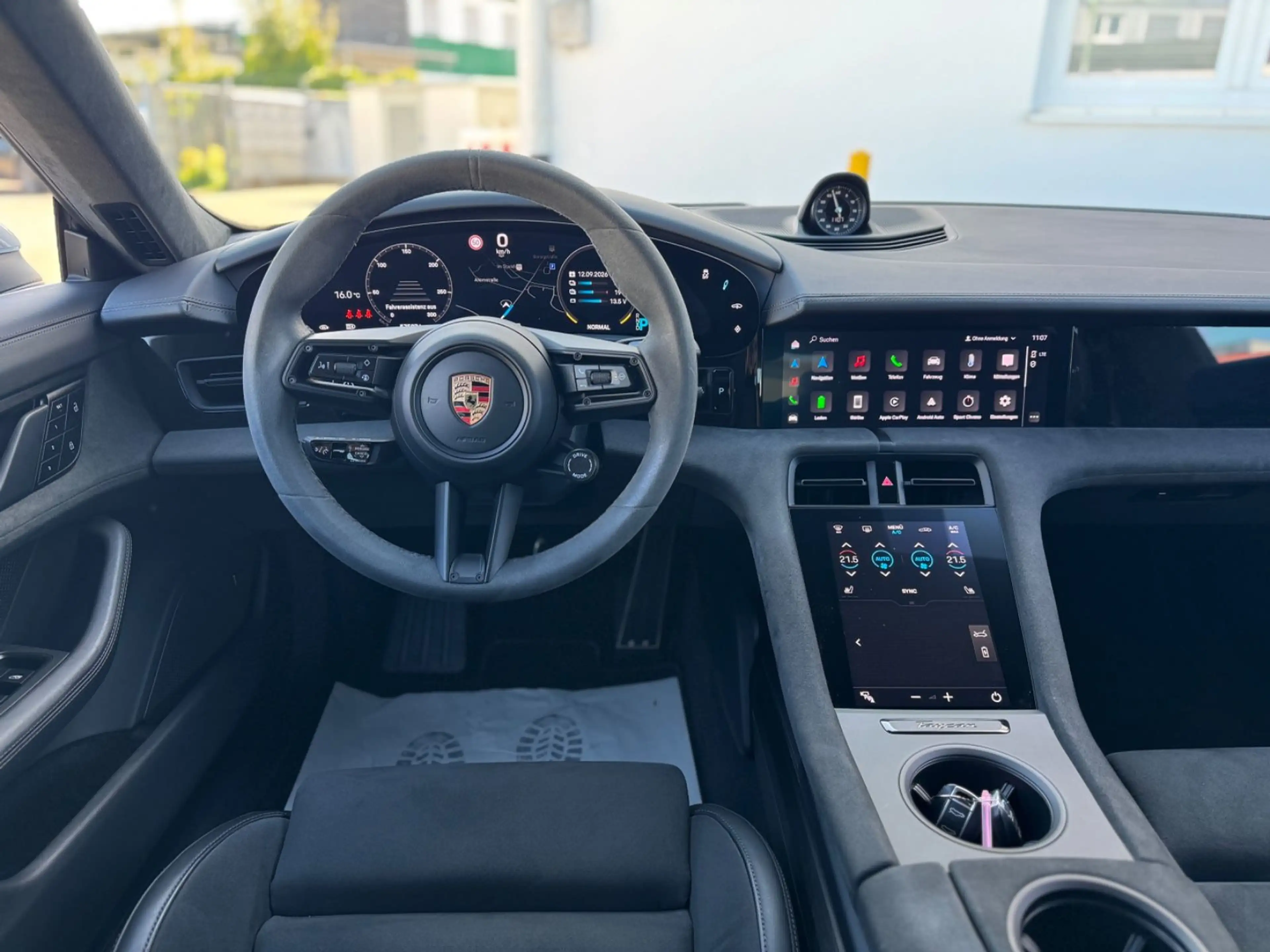 Porsche Taycan GTS *InnoDrive*HUD*ParkAssist*BOSE*21"* — photo 14