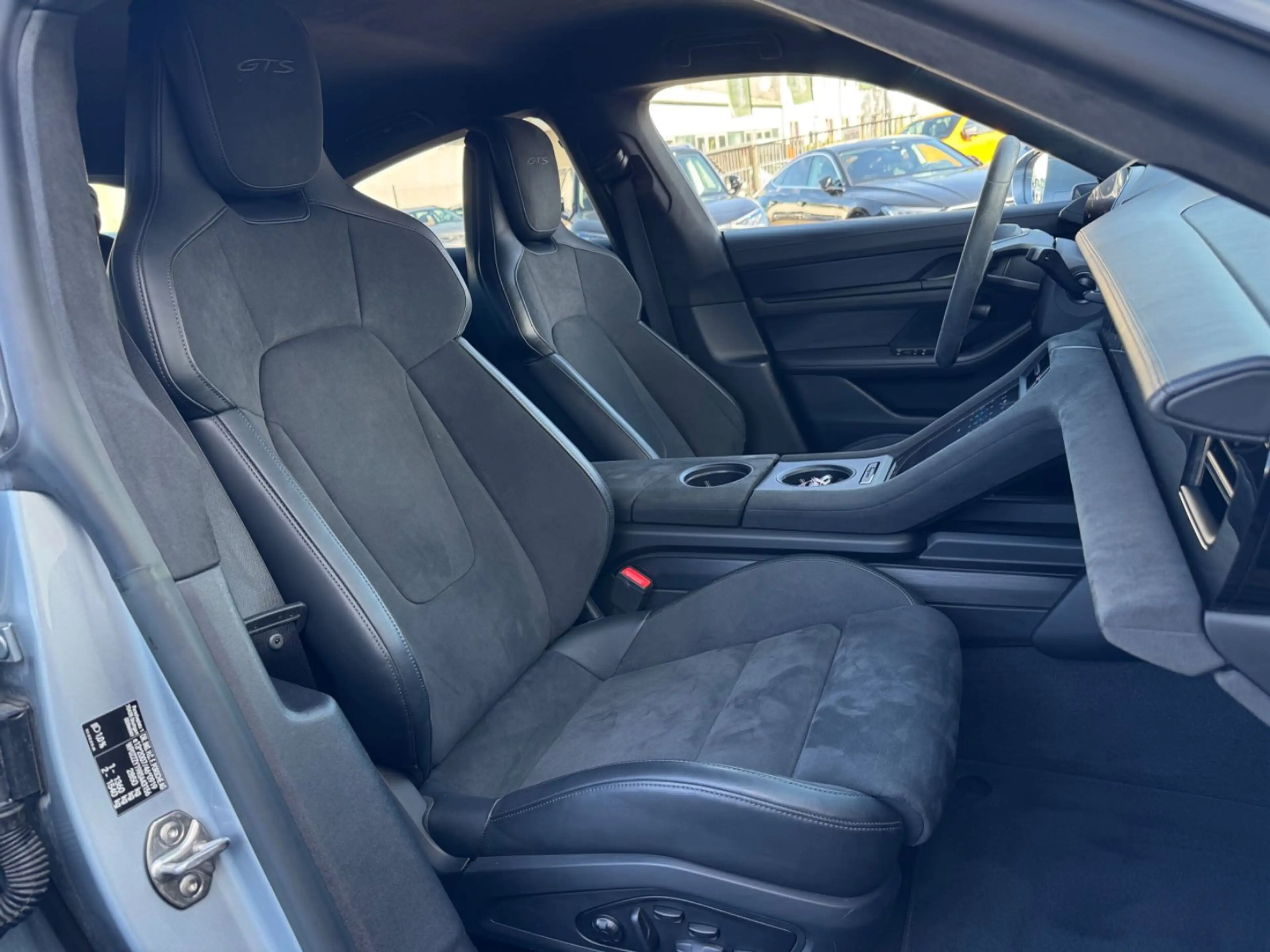 Porsche Taycan GTS *InnoDrive*HUD*ParkAssist*BOSE*21"* — photo 22