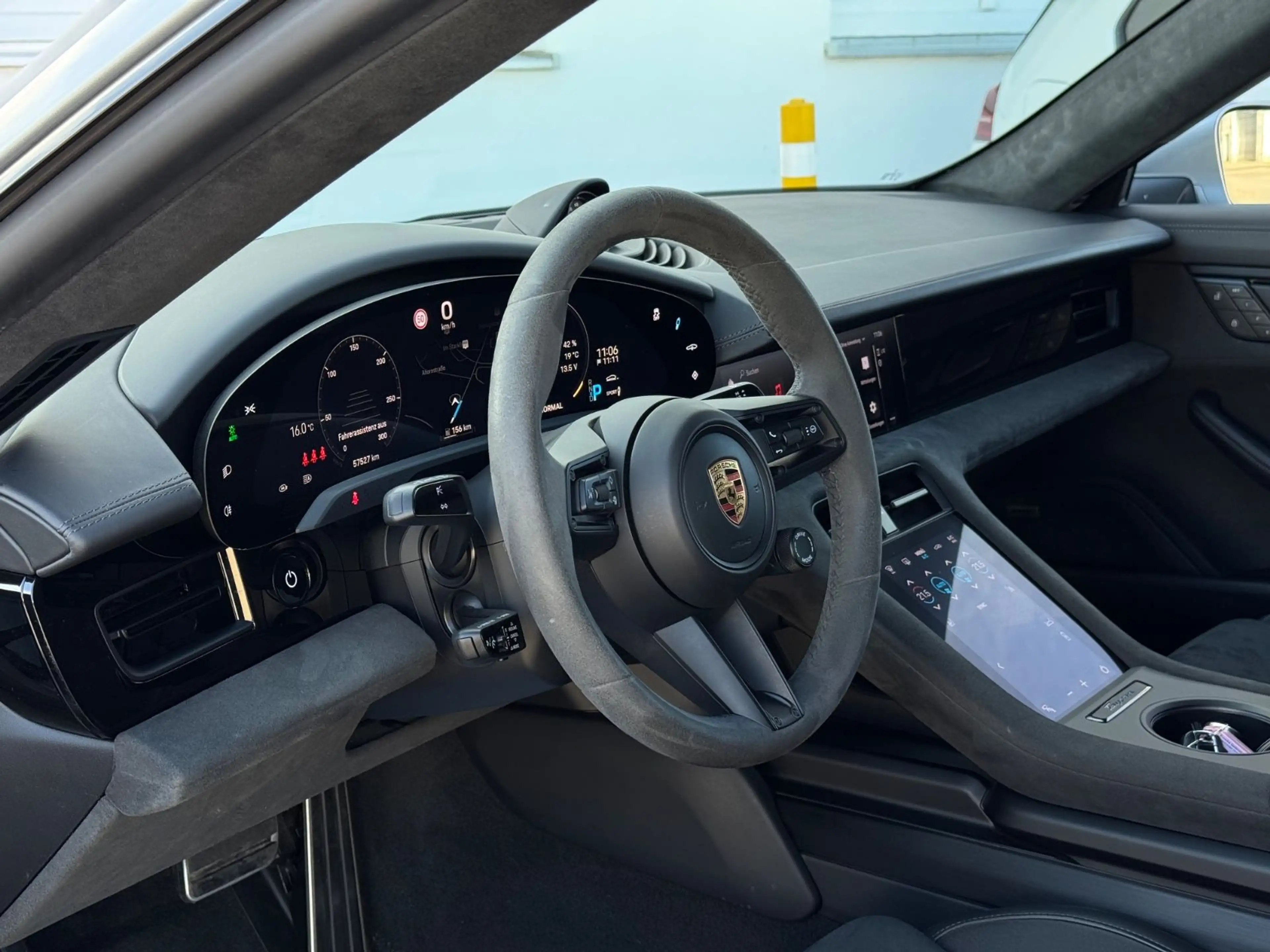 Porsche Taycan GTS *InnoDrive*HUD*ParkAssist*BOSE*21"* — photo 12