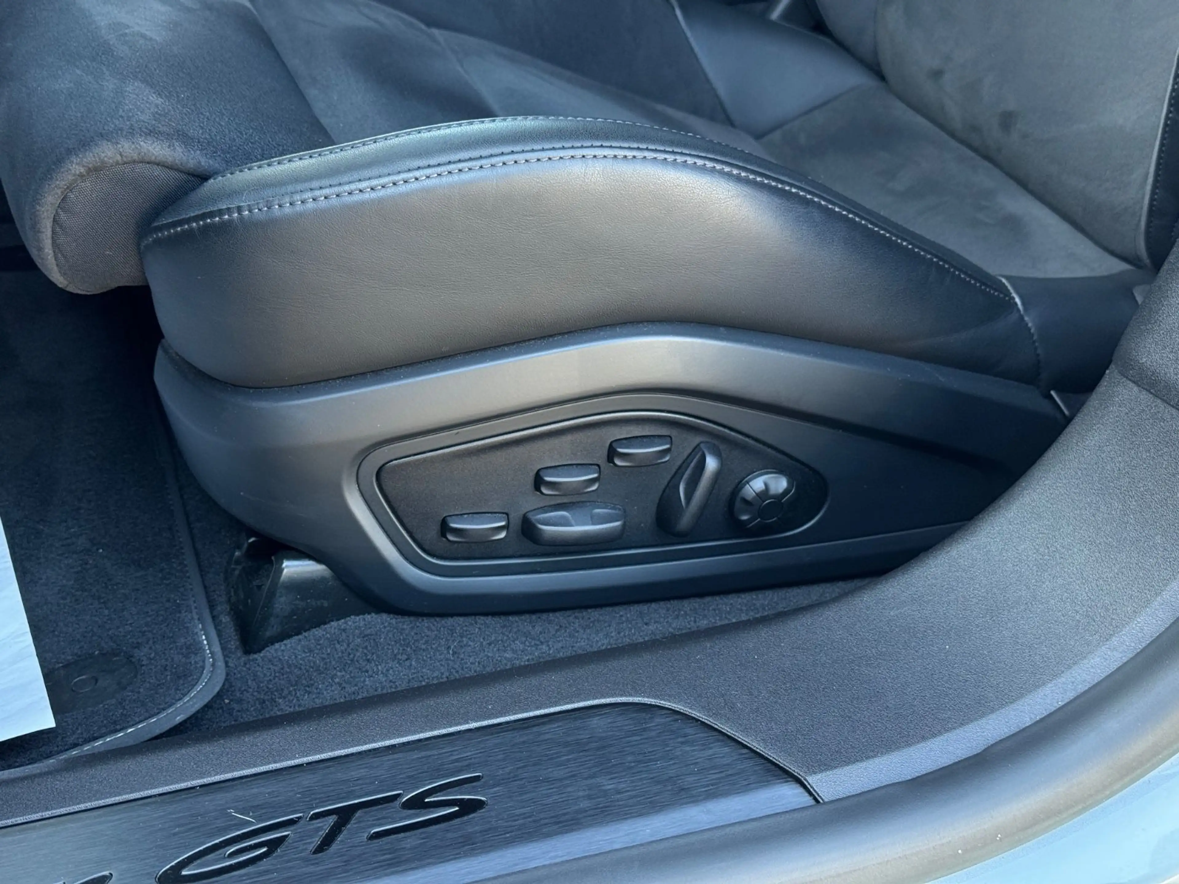 Porsche Taycan GTS *InnoDrive*HUD*ParkAssist*BOSE*21"* — photo 10