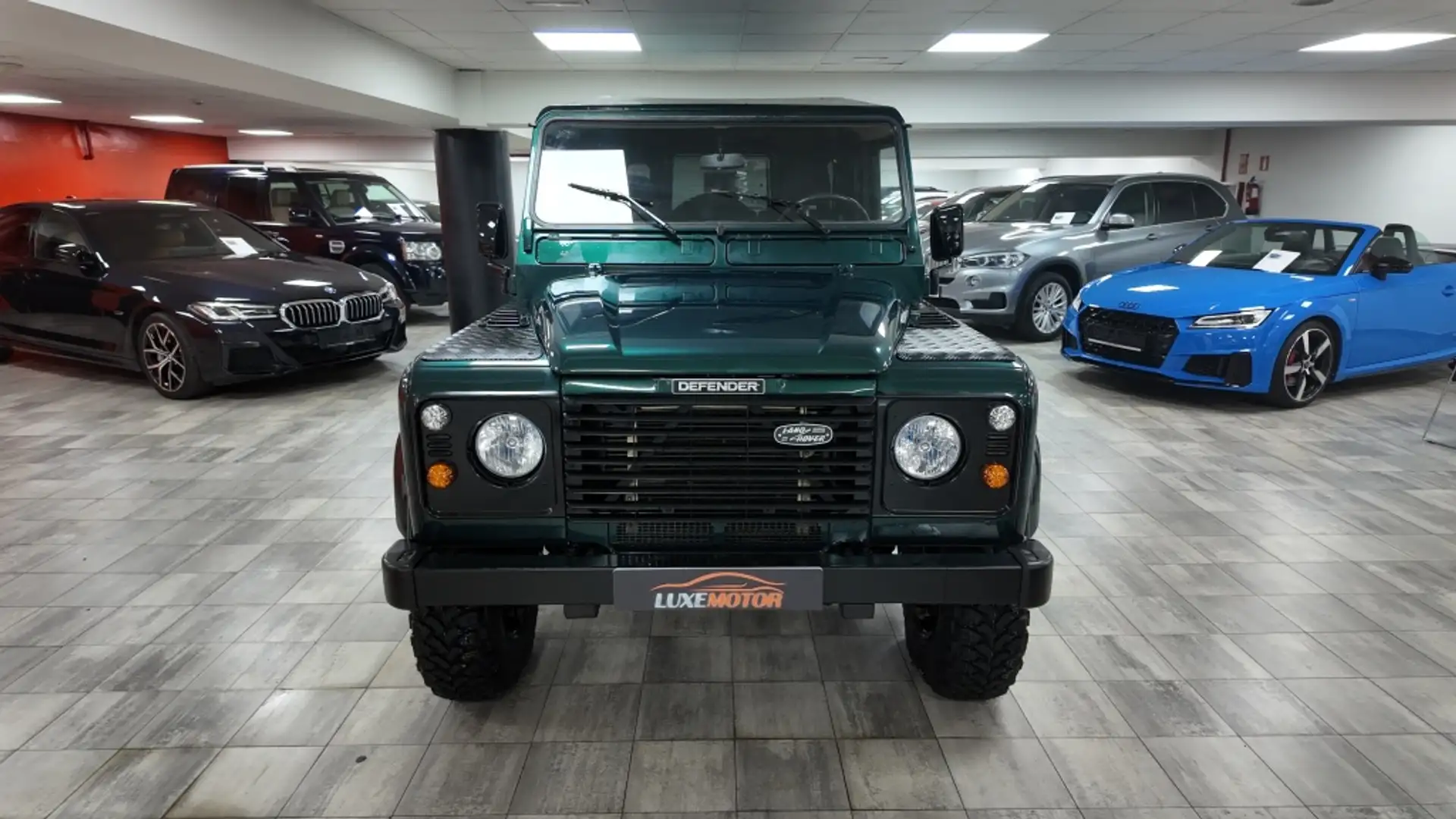 Land Rover Defender 110 2.5Td5 SW SE Verde - 2