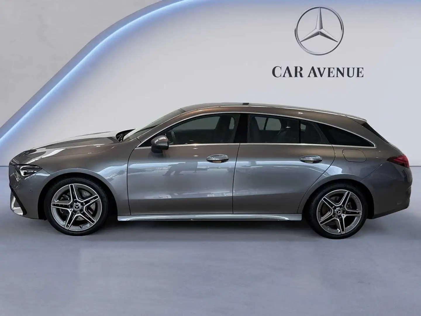 Mercedes-Benz CLA 200 d Shooting Brake AMG Line Grijs - 2