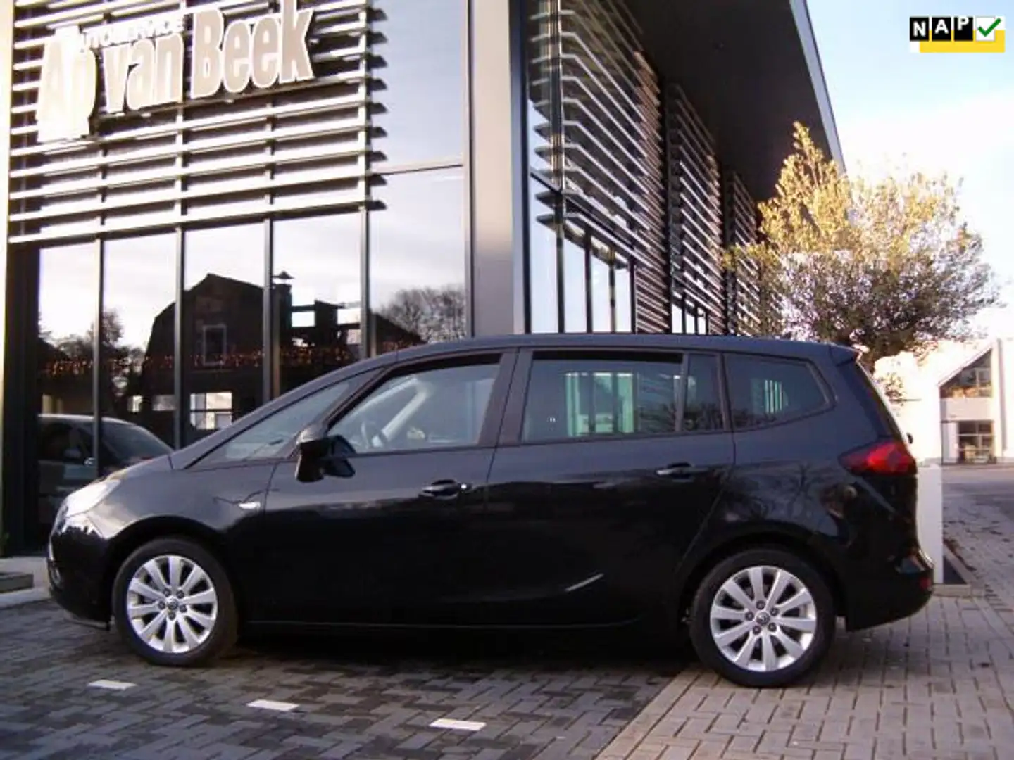 Opel Zafira Tourer 1.4 Business+ 7p. Zwart - 1