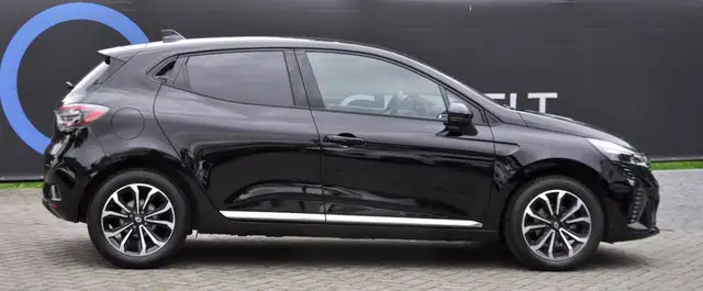 Renault Clio view 2