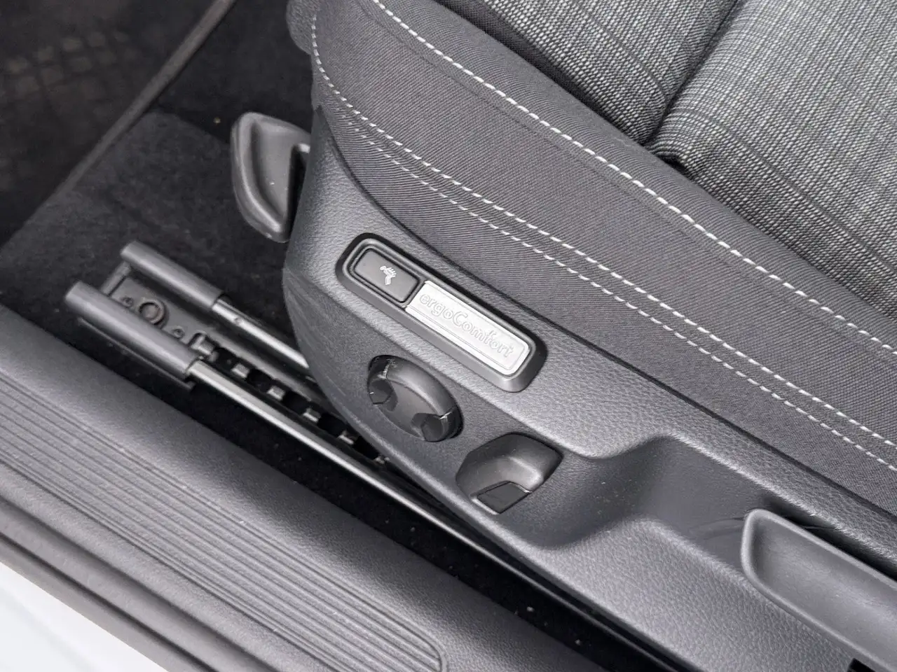 Volkswagen Passat 2.0 TDI Business Aut LED RADAR NAV, миниатюра 23