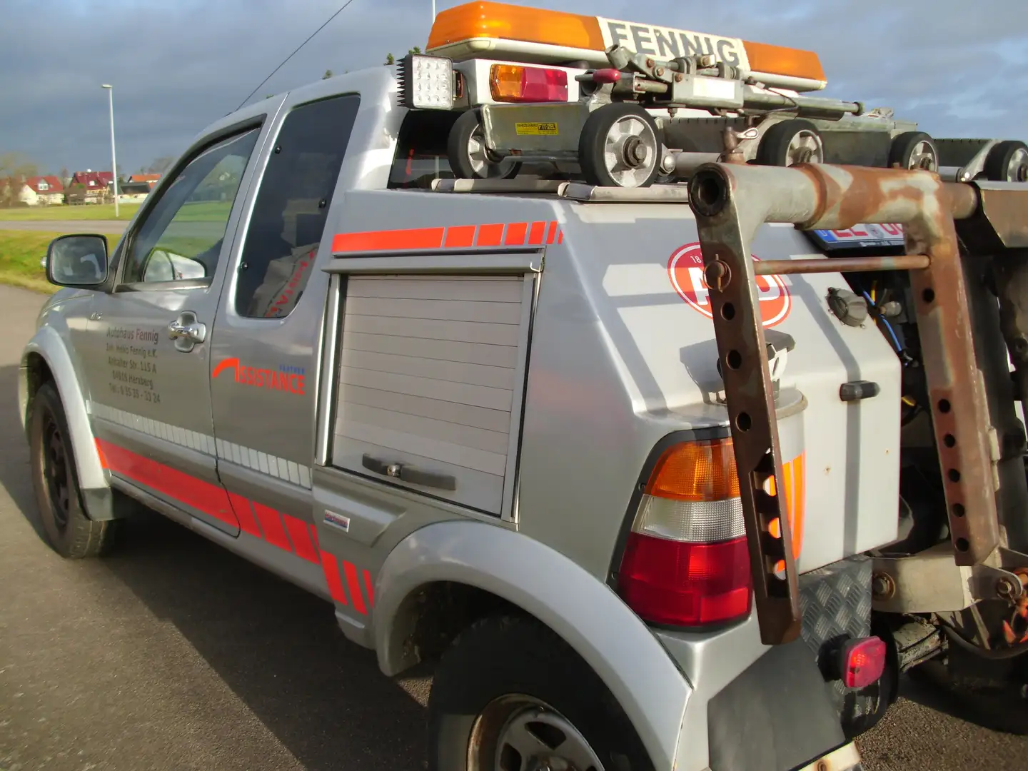 Isuzu PICK UP Abschleppwagen Plateado - 2
