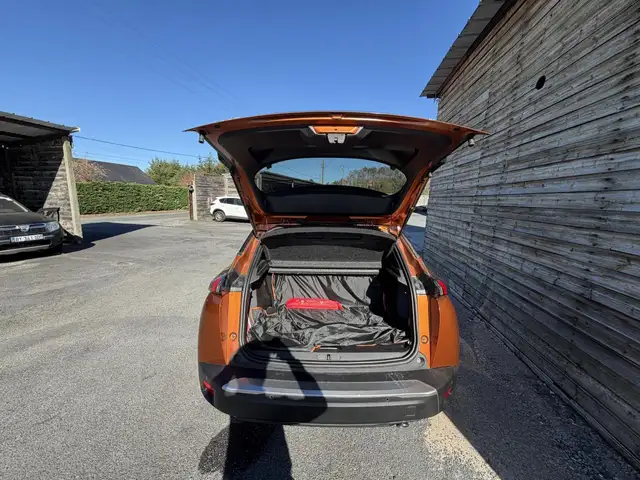 Peugeot 2008 view 5