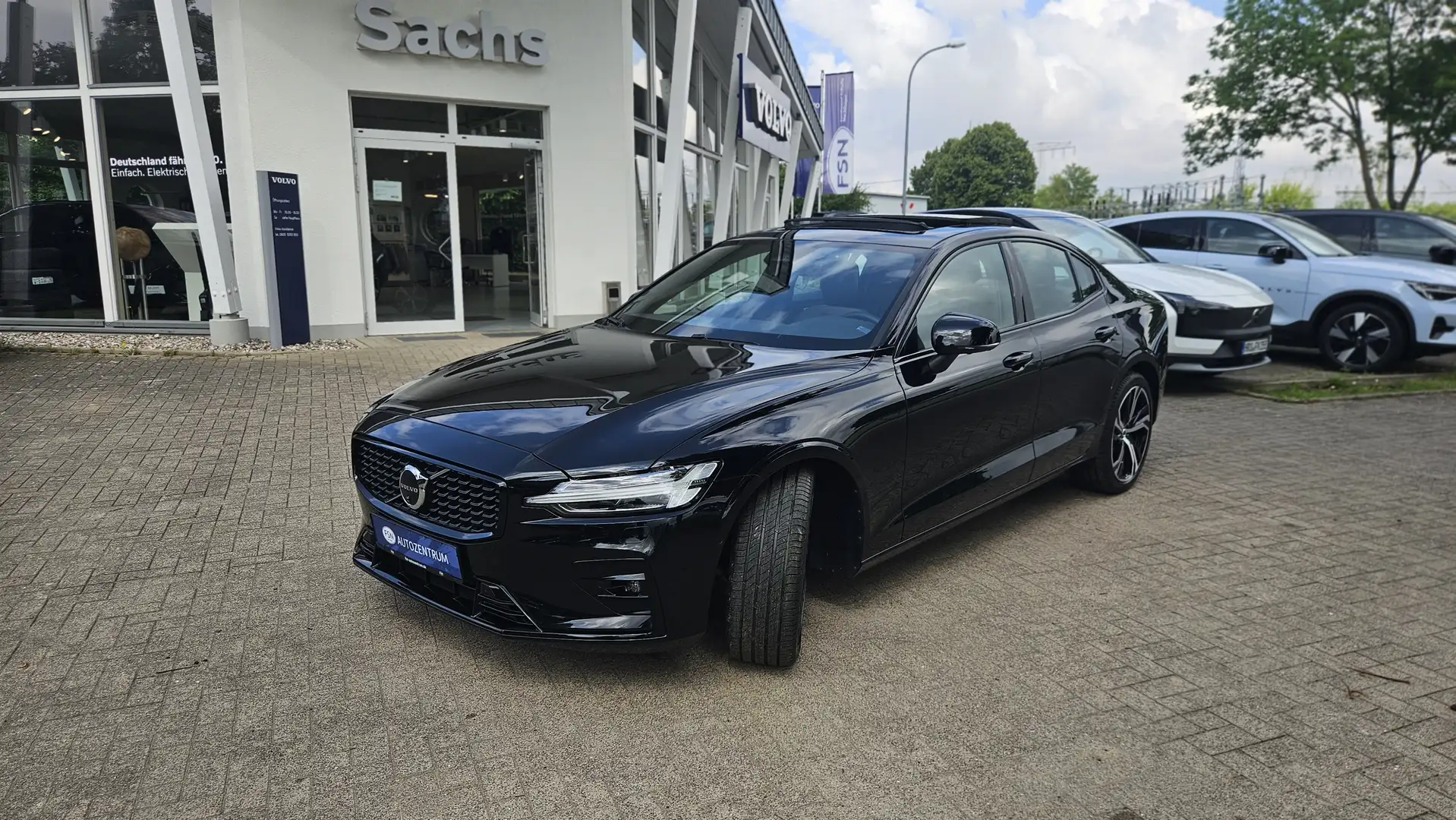 Volvo S60 B4 Plus Dark  Plus Dark Schwarz - 1