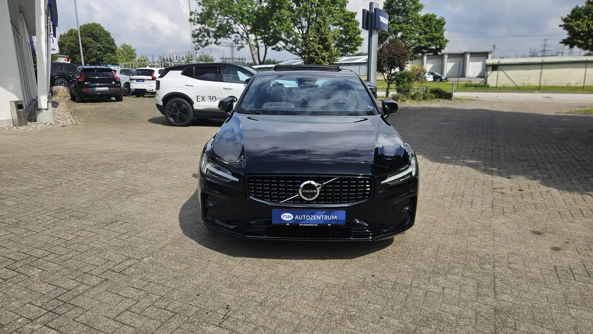 Volvo S60 B4 Plus Dark  Plus Dark Schwarz - 2