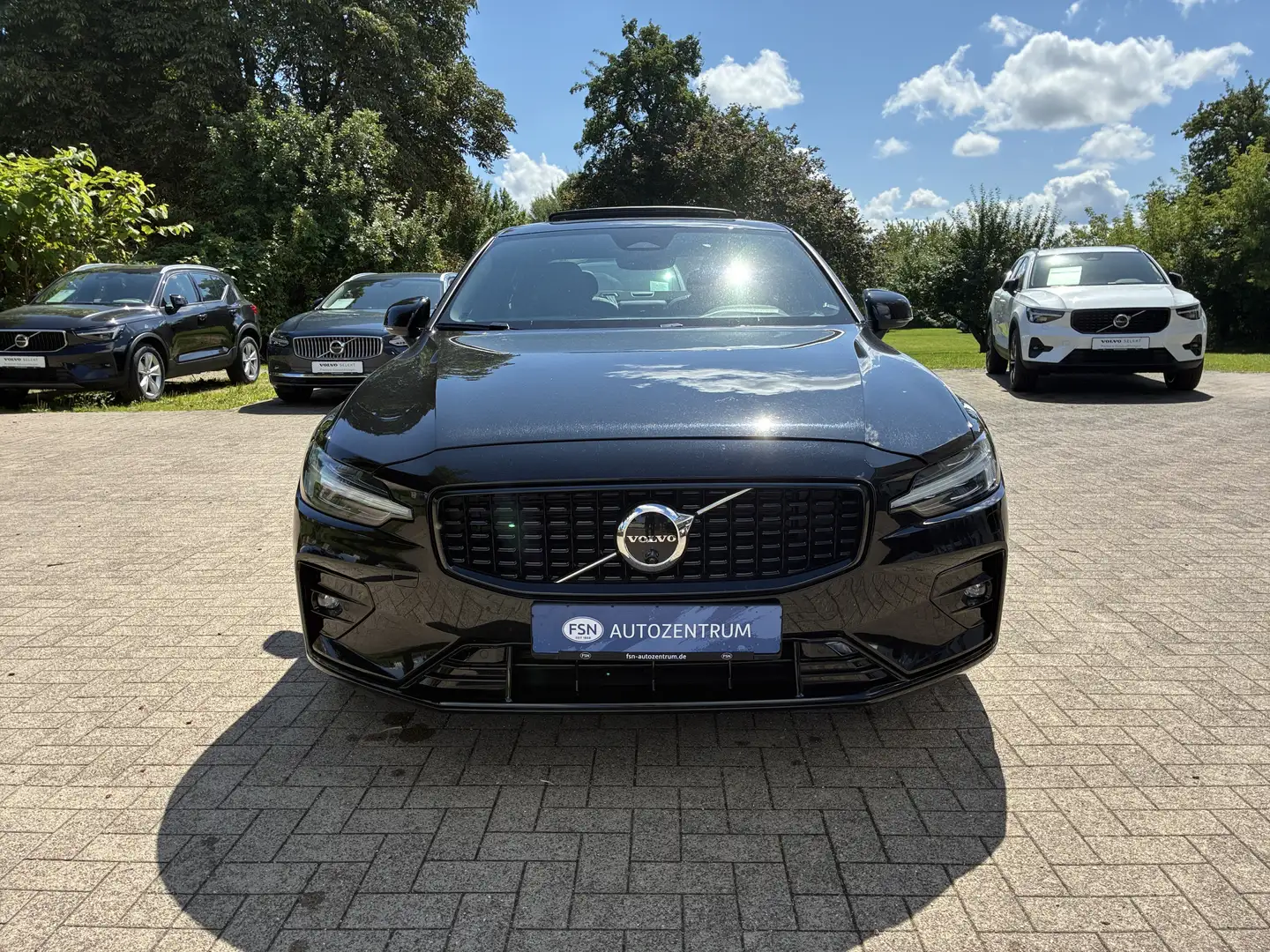 Volvo S60 B4 Plus Dark Schwarz - 2