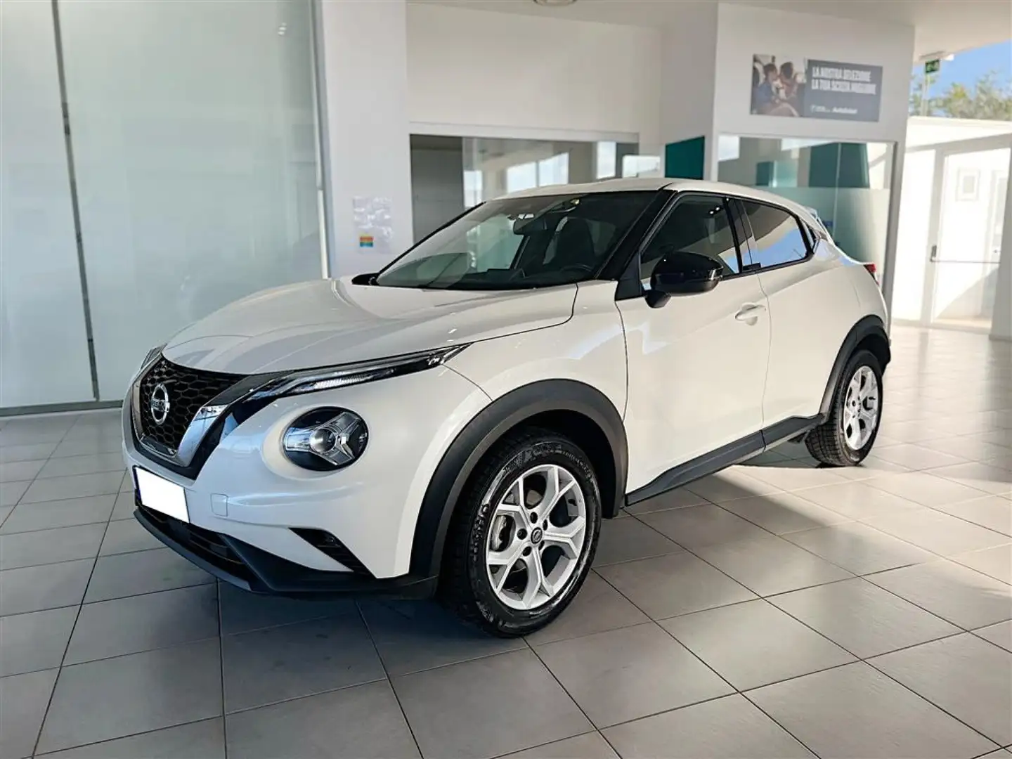 Nissan Juke 1.0 DIG -T N-Connecta Automatica 36 mesi di garanz Bianco - 1